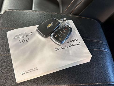 Used 2021 Chevrolet Traverse RS w/ LPO, Floor Liner Package AWD/4WD image 34