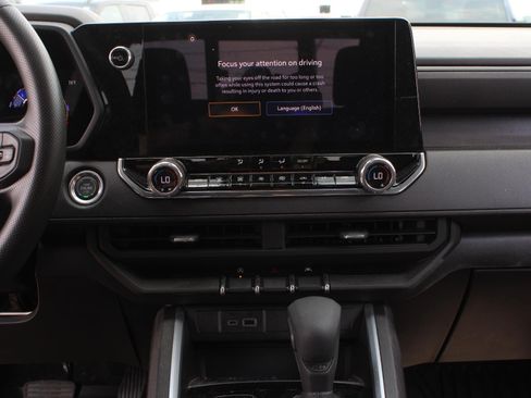 Used 2026 Chevrolet Colorado Trail Boss AWD/4WD image 11