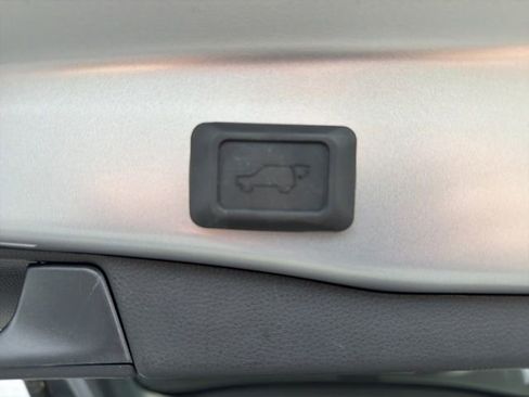 Used 2025 Toyota RAV4 XLE Premium image 28