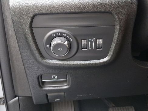 Used 2023 Jeep Grand Cherokee L Limited image 27