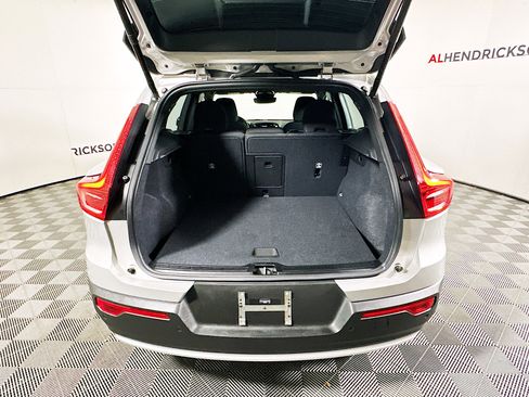 Used 2025 Volvo XC40 B5 Core image 31