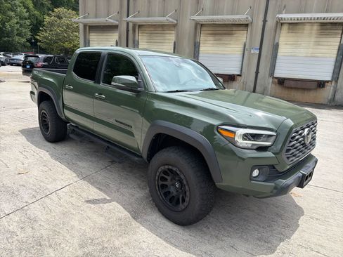Used 2021 Toyota Tacoma TRD Off-Road w/ Technology Package AWD/4WD image 14