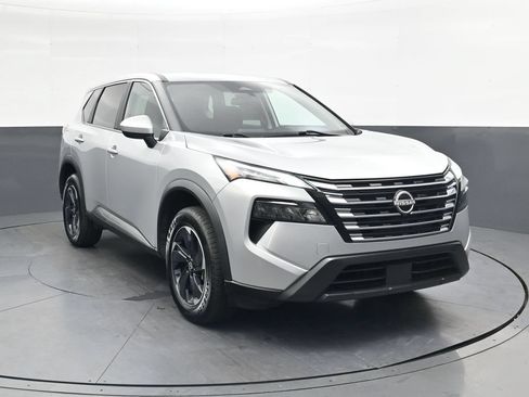 Used 2024 Nissan Rogue SV AWD/4WD image 2