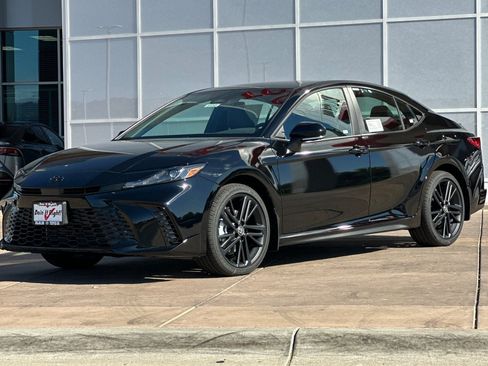 New 2026 Toyota Camry Hybrid AWD/4WD image 8