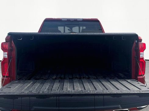 Used 2021 Chevrolet Silverado 1500 High Country w/ Technology Package image 18