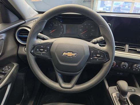 Used 2025 Chevrolet Trax LS w/ LS Convenience Package image 15