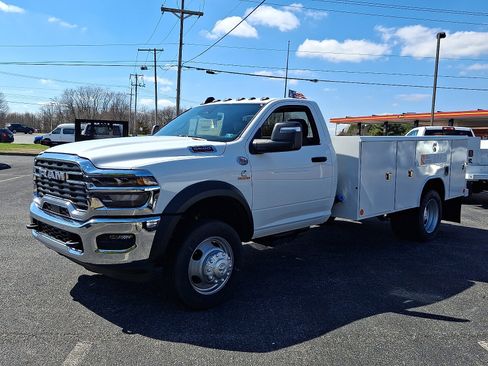 New 2026 RAM 5500 Tradesman w/ Chrome Appearance Group AWD/4WD image 4