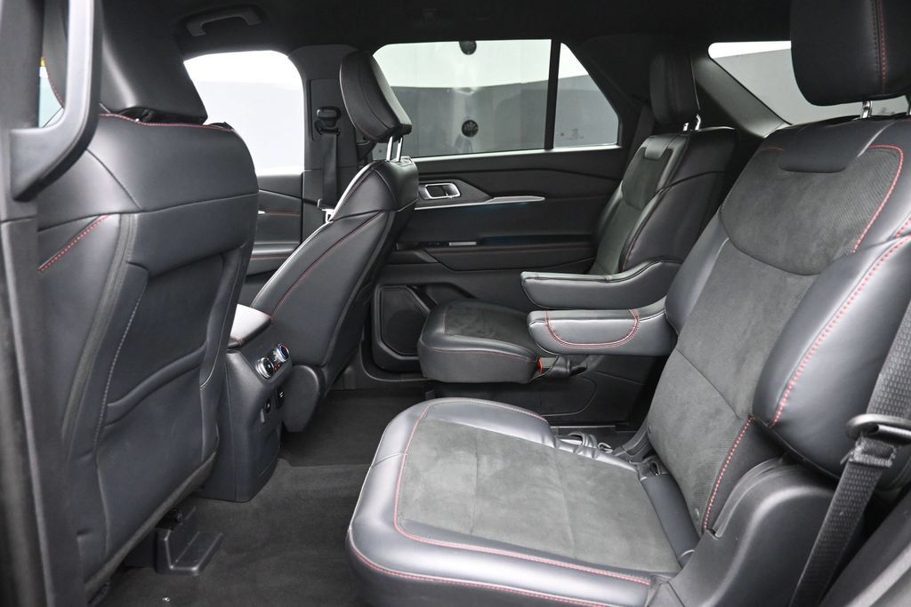 Used 2025 Ford Explorer ST AWD/4WD image 12