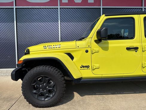 Used 2023 Jeep Gladiator Willys image 13