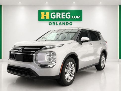 Used 2025 Mitsubishi Outlander ES FWD image 4