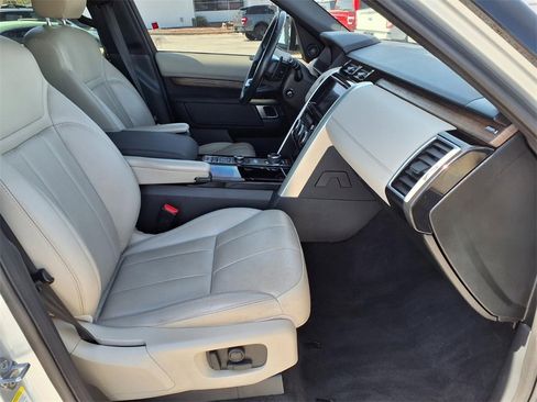 Used 2019 Land Rover Discovery HSE image 12