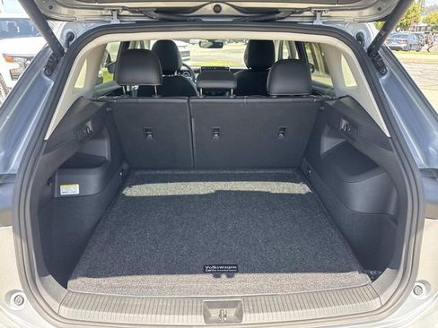 Used 2025 Volkswagen Tiguan SE FWD image 24