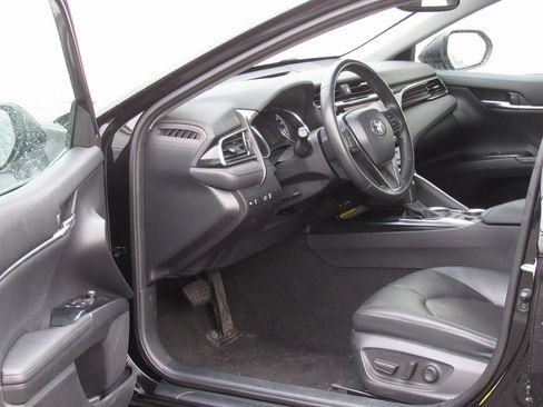 Certified 2020 Toyota Camry XLE image 9