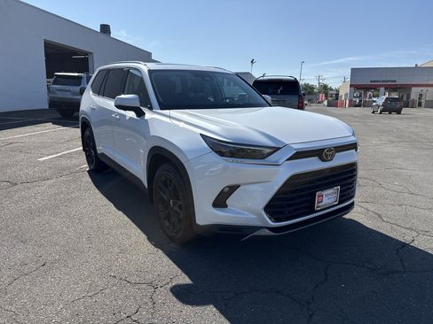 Used 2024 Toyota Grand Highlander AWD image 1
