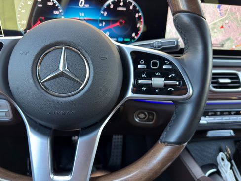 Used 2022 Mercedes-Benz GLS 580 4MATIC image 25