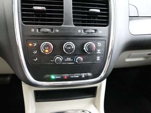 Used 2016 Dodge Grand Caravan SXT w/ Rear Park Assist Package FWD image 7