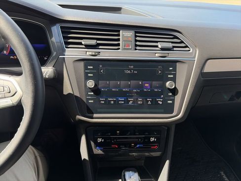 Certified 2023 Volkswagen Tiguan SE w/ Panoramic Sunroof Package image 19