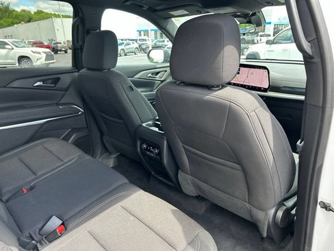 Used 2025 Chevrolet Traverse LT w/ Sun and Wheel Package AWD/4WD image 39