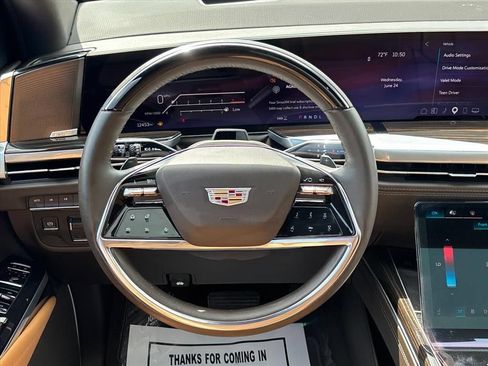 Used 2025 Cadillac Escalade ESV Premium Luxury w/ LPO, Floor Liner Package AWD/4WD image 22