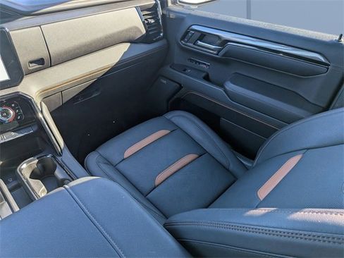 Used 2023 GMC Sierra 1500 AT4 w/ Technology Package image 17