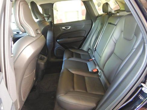 Used 2024 Volvo XC60 B5 Core w/ Protection Package Premier image 16