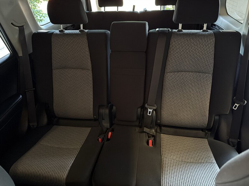 Used 2018 Toyota 4Runner SR5 AWD/4WD image 15