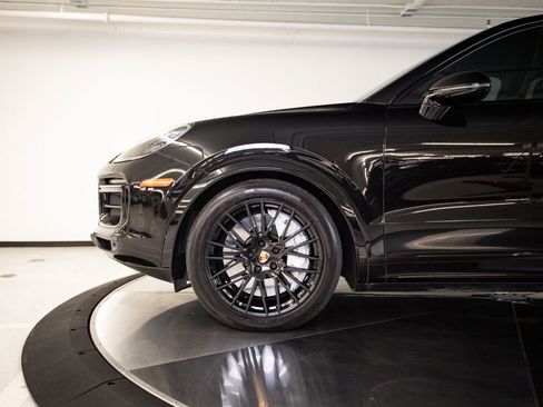 Certified 2023 Porsche Cayenne Turbo AWD/4WD image 11
