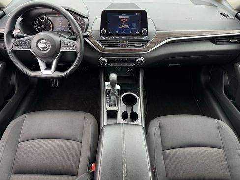 Used 2024 Nissan Altima 2.5 SV image 11