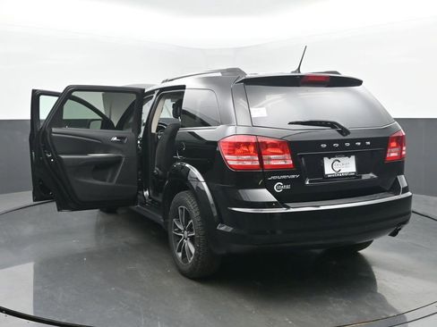 Used 2017 Dodge Journey SE w/ Flexible Seating Group image 57
