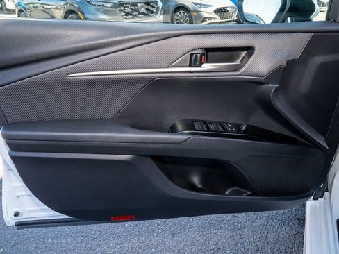 Used 2025 Toyota Camry SE image 11