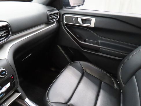 Used 2020 Ford Explorer XLT w/ Equipment Group 202A image 26