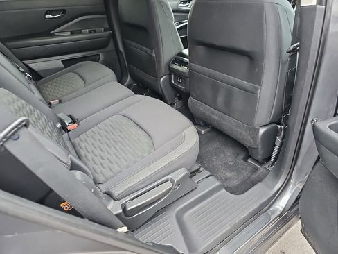 Used 2022 Nissan Pathfinder SV image 14