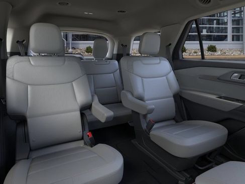 Used 2026 Ford Explorer Active w/ Active Comfort Package AWD/4WD image 11
