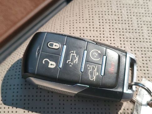 Used 2019 RAM 1500 Laramie image 39