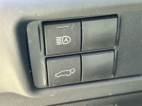 Used 2021 Toyota Highlander XLE image 30