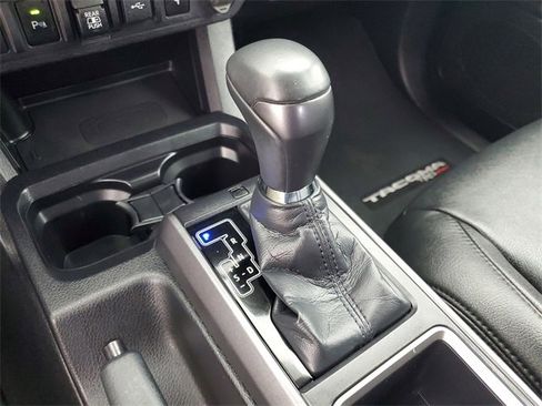 Used 2021 Toyota Tacoma TRD Sport w/ Technology Package image 30