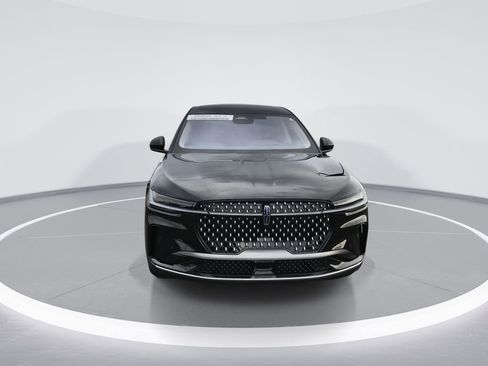 Used 2025 Lincoln Nautilus Premier image 3