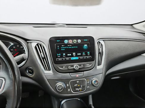 Used 2018 Chevrolet Malibu LT FWD image 16
