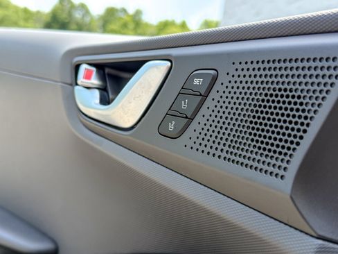 Used 2019 Hyundai Ioniq Limited FWD image 18