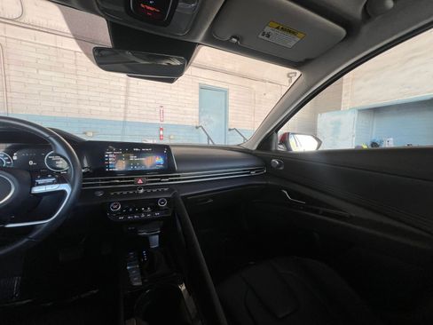 Used 2025 Hyundai Elantra Limited image 35