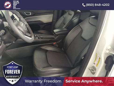 Used 2024 Jeep Compass Latitude AWD/4WD image 11