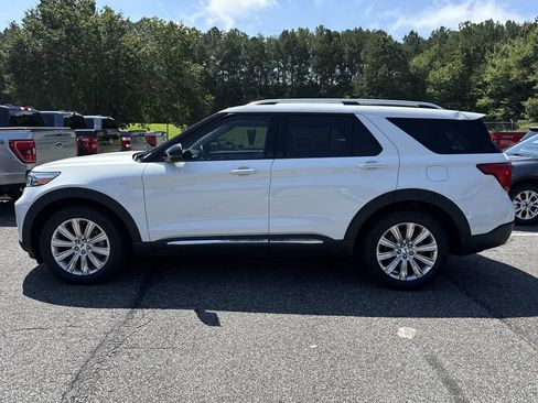 Used 2021 Ford Explorer Limited w/ Equipment Group 301A AWD/4WD image 2