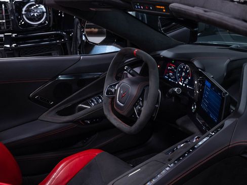 Used 2023 Chevrolet Corvette Stingray Premium Conv w/ Z51 Performance Package RWD image 81