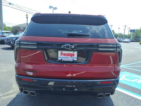 Used 2024 Chevrolet Traverse RS FWD image 3