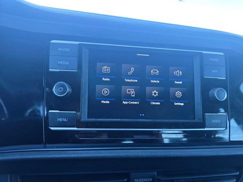 Used 2024 Volkswagen Jetta SE image 28