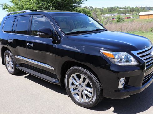 Used 2014 Lexus LX 570 4WD image 17