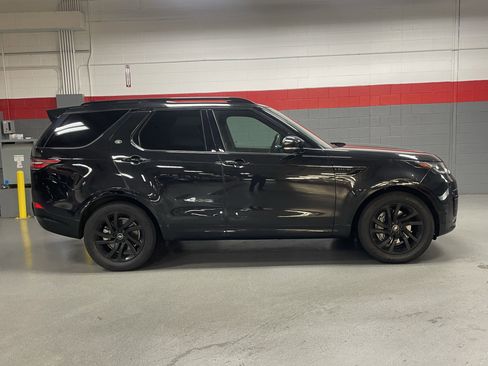 Used 2020 Land Rover Discovery Landmark image 6