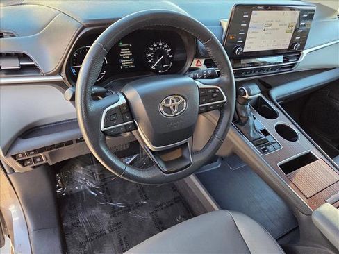 Used 2024 Toyota Sienna XLE image 10