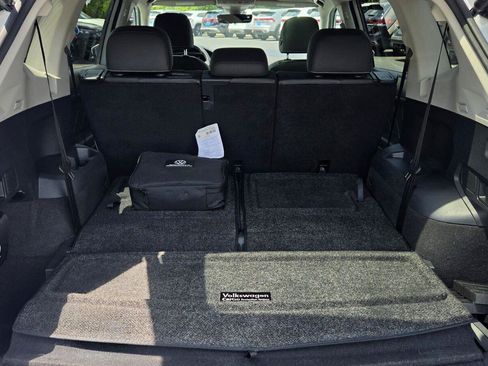 Certified 2022 Volkswagen Tiguan SE w/ Panoramic Sunroof Package FWD image 61