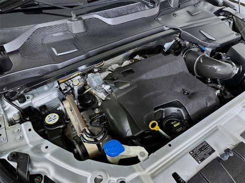 Used 2018 Land Rover Discovery Sport SE image 26